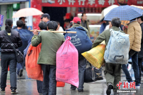 聚焦春節(jié)“恐歸族”：近鄉(xiāng)情怯，恐懼何來？(圖)